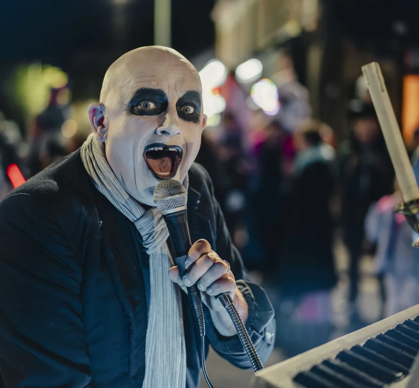 Uncle Fester from Addams Family sings to Paisley Halloween audience.
